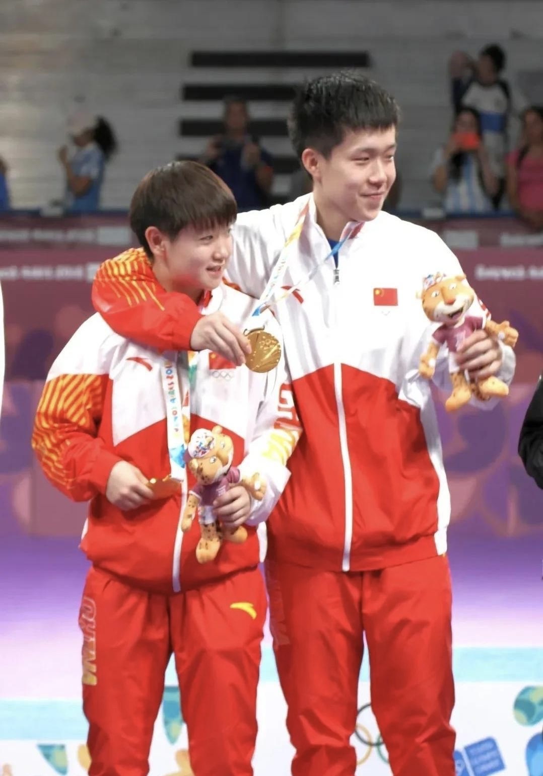 包含力拼胜利!球员奋勇争夺冠军宝座的词条 包含力拼胜利!球员奋勇争夺冠军宝座的词条