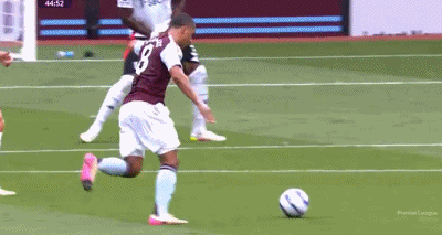 精神头球破门,在比赛中立下赫赫战功的简单介绍 精神头球破门,在比赛中立下赫赫战功的简单介绍