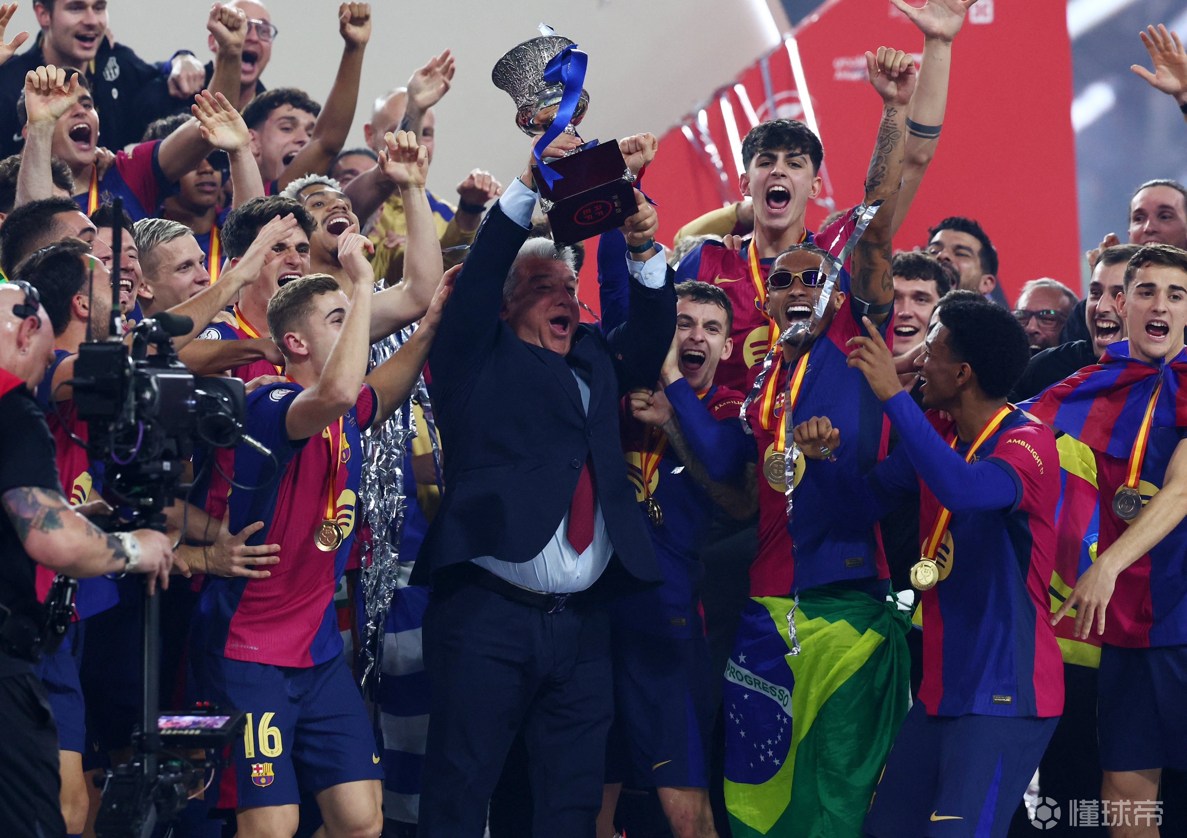 巴塞罗那队在西班牙比赛中获胜 巴塞罗那队在西班牙比赛中获胜