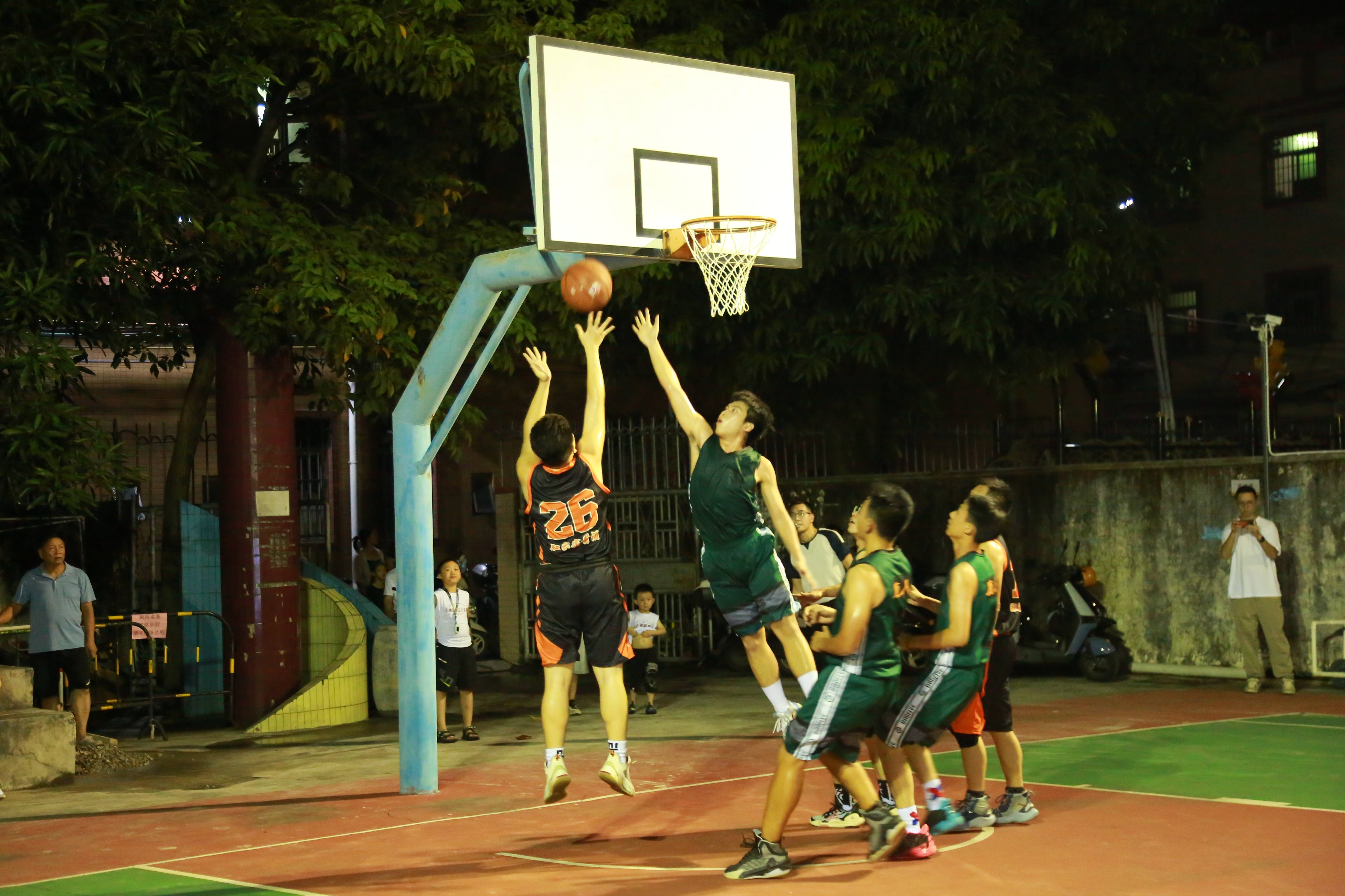 比赛中的精彩瞬间，让人热血沸腾