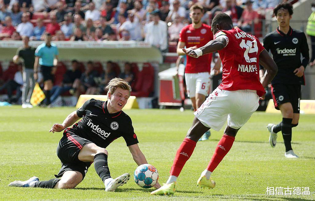 关于沃尔夫斯堡主场失利，遭遇困境的信息