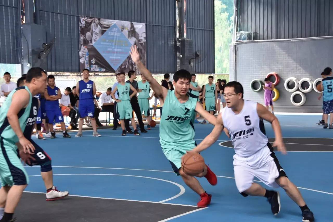 爱游戏官网-雄狮队连胜湖人队，晋级西部半决赛