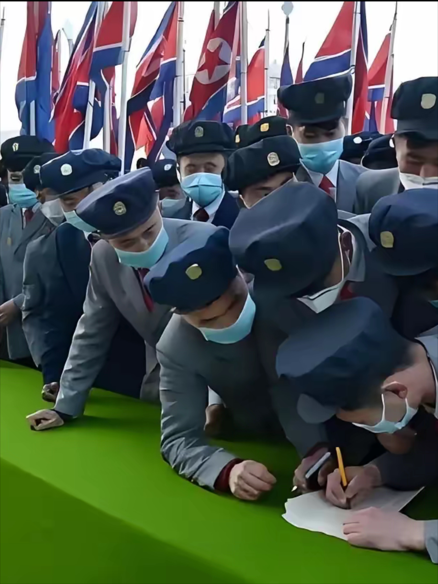 爱游戏在线-南锡队在比赛中展示了强大的团队凝聚力