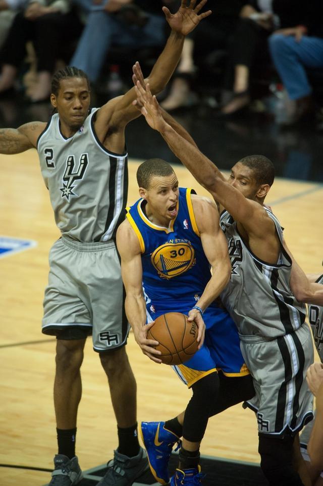 爱游戏官网-欧洲豪强的交锋，场上节奏紧凑，一触即发