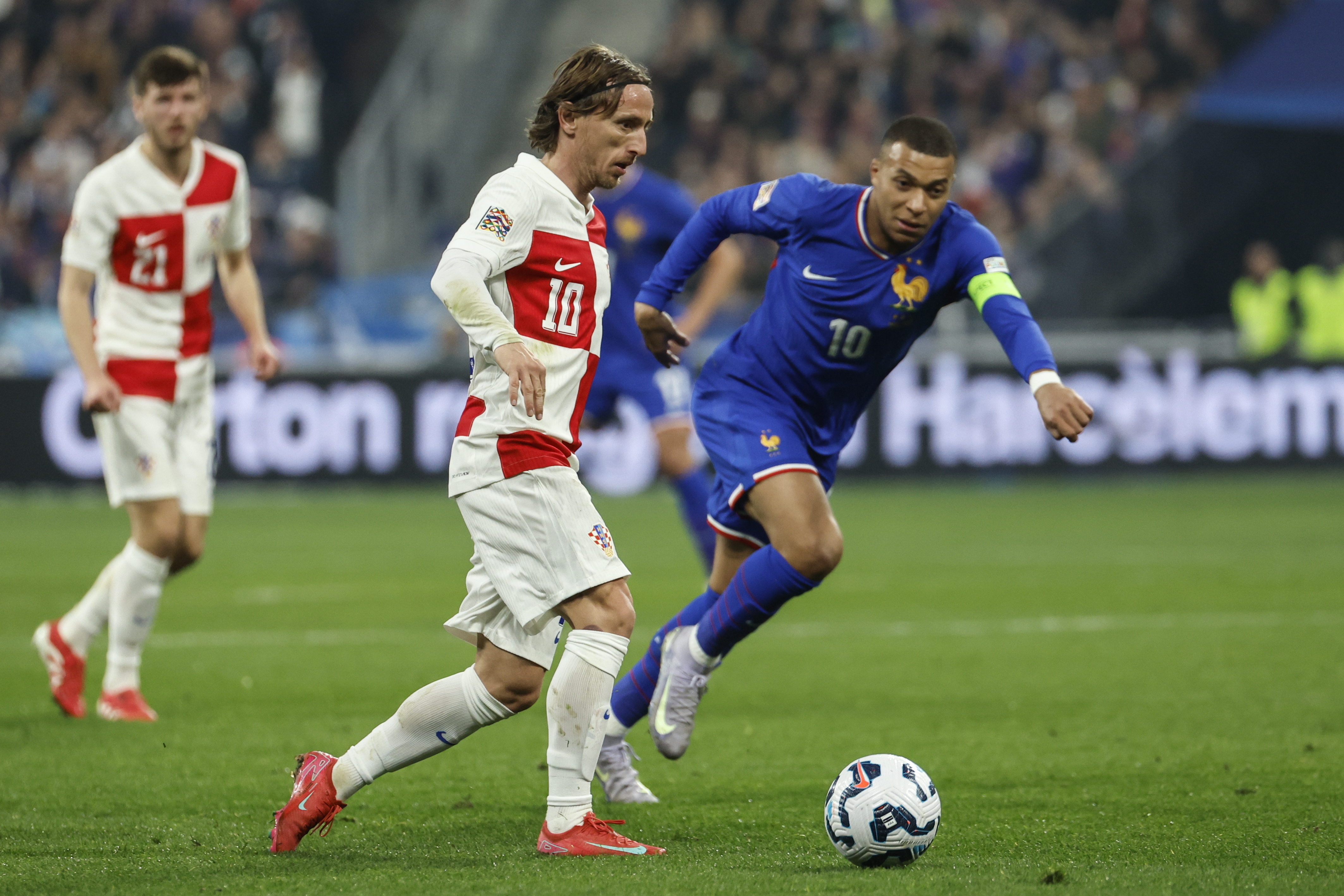 爱游戏体育官网-包含法国队惊险晋级淘汰赛，匈牙利队遗憾败北的词条