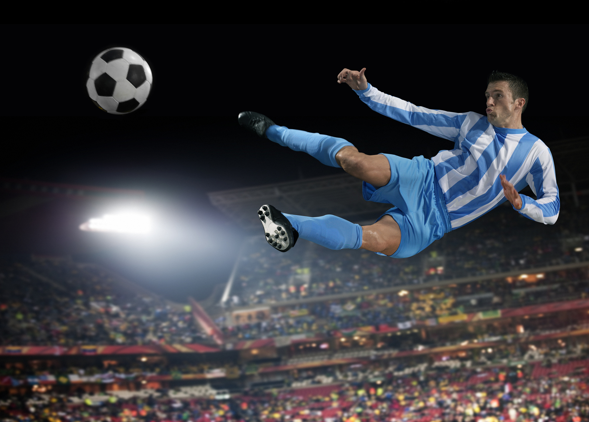 爱游戏网页版-关于足球比赛实力对决，球员奋勇拚似乎的信息