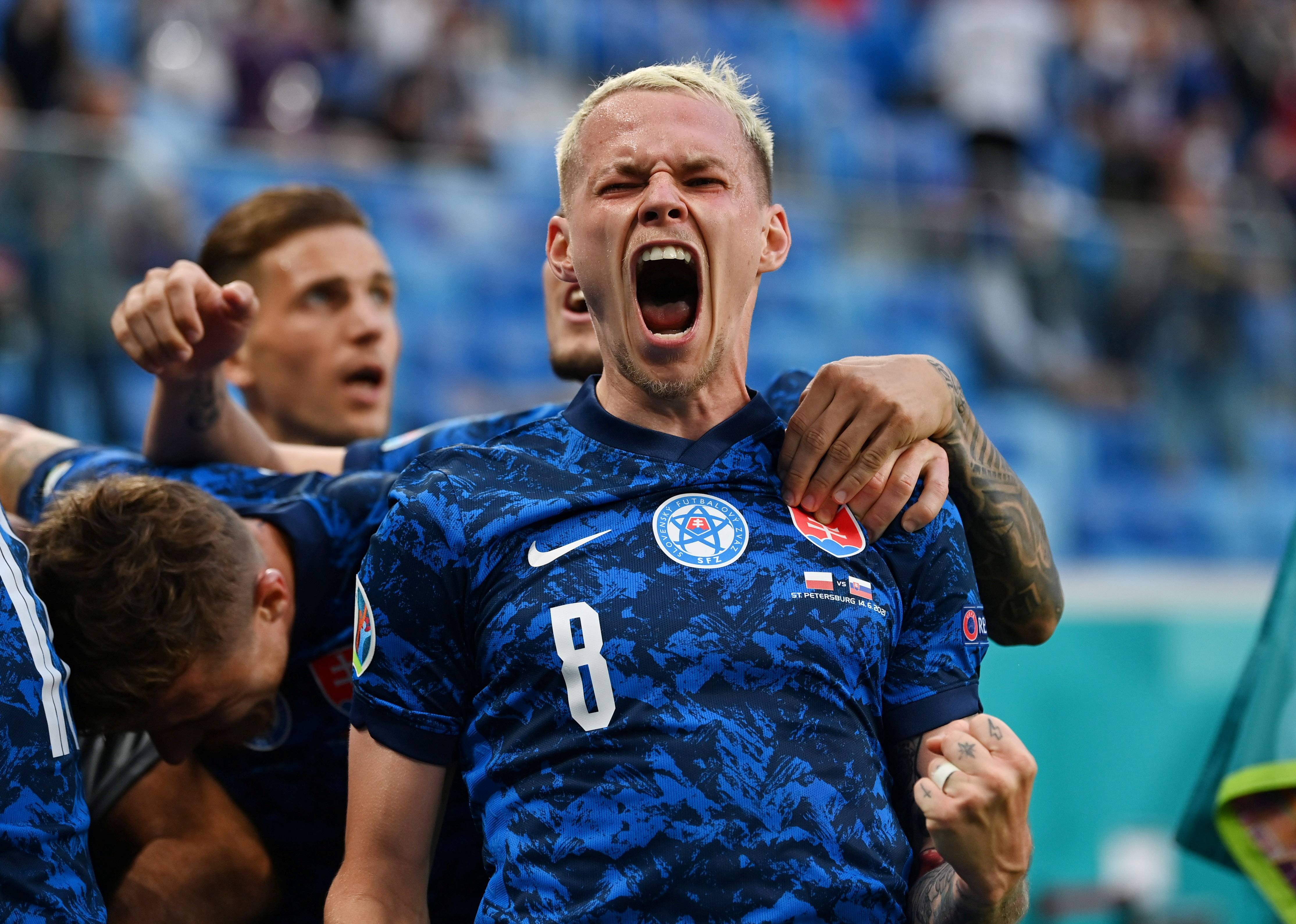 爱游戏app下载-瑞典队表现出色，成功杀入欧锦赛决赛的简单介绍