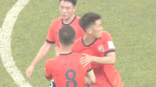 爱游戏网页版入口-明日之星新秀们集结球场，展开激烈较量