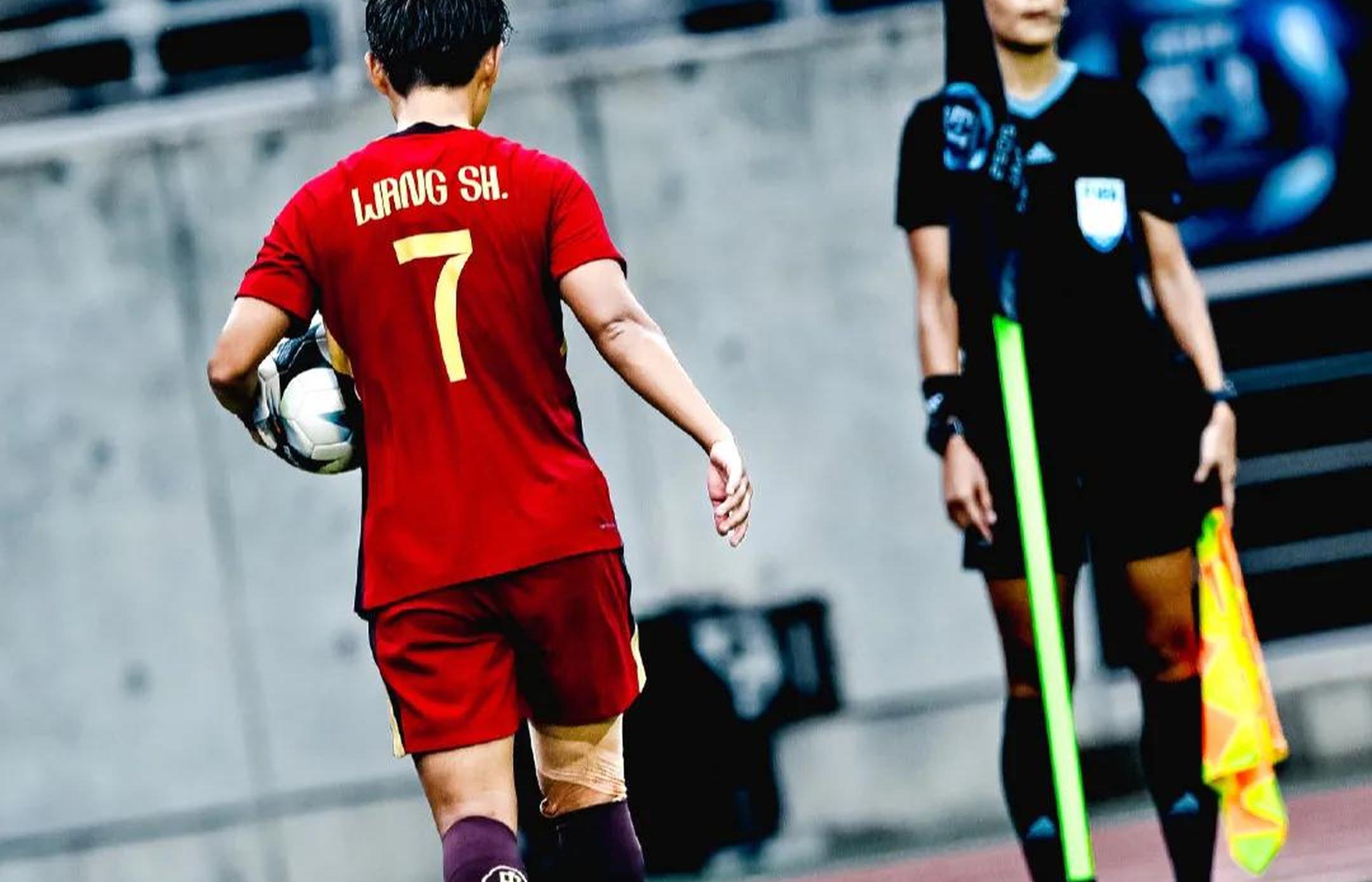 女足国家队迎战强敌，敢于拼搏