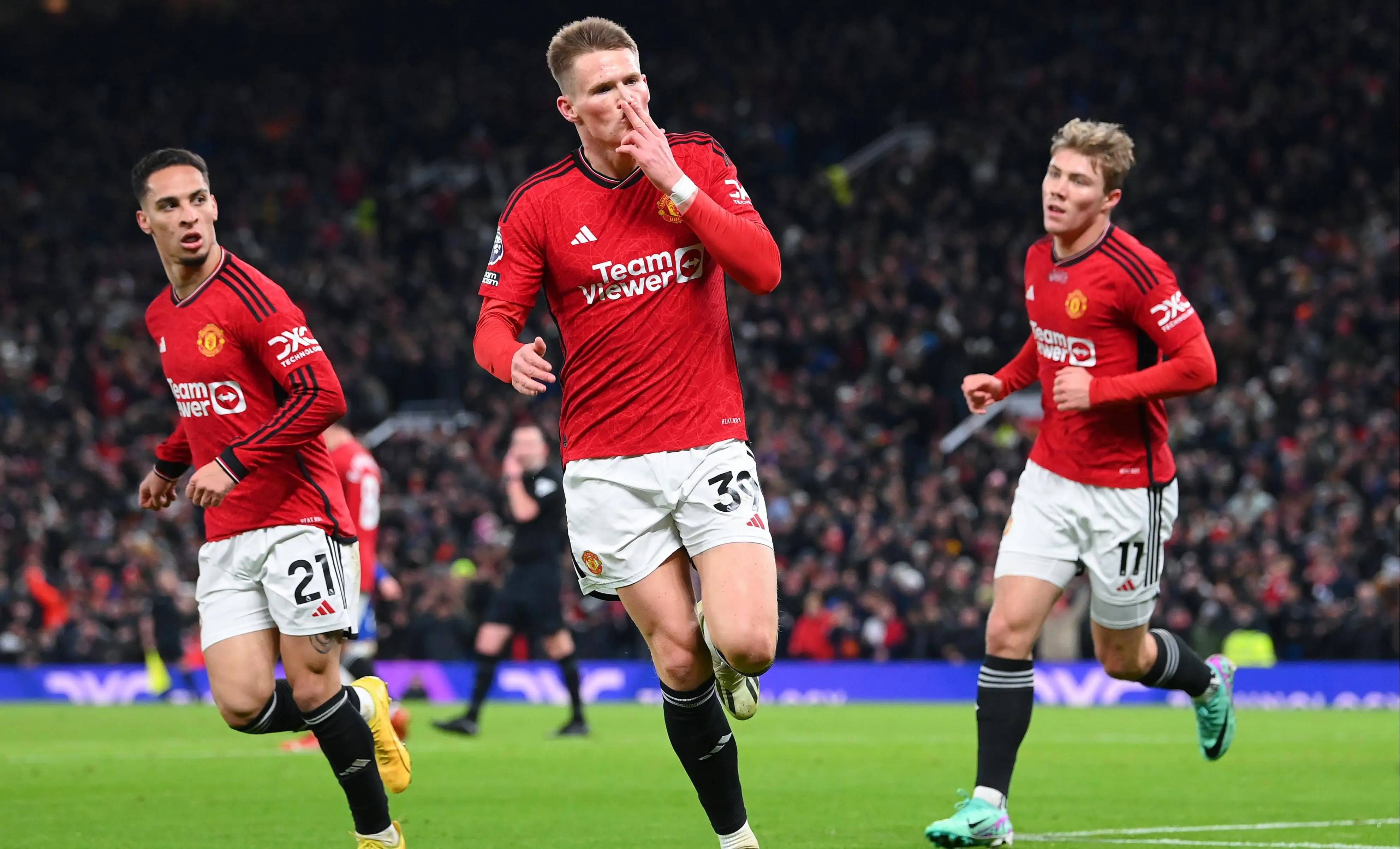 爱游戏在线-切尔西客场战平曼联，保持不败继续领跑