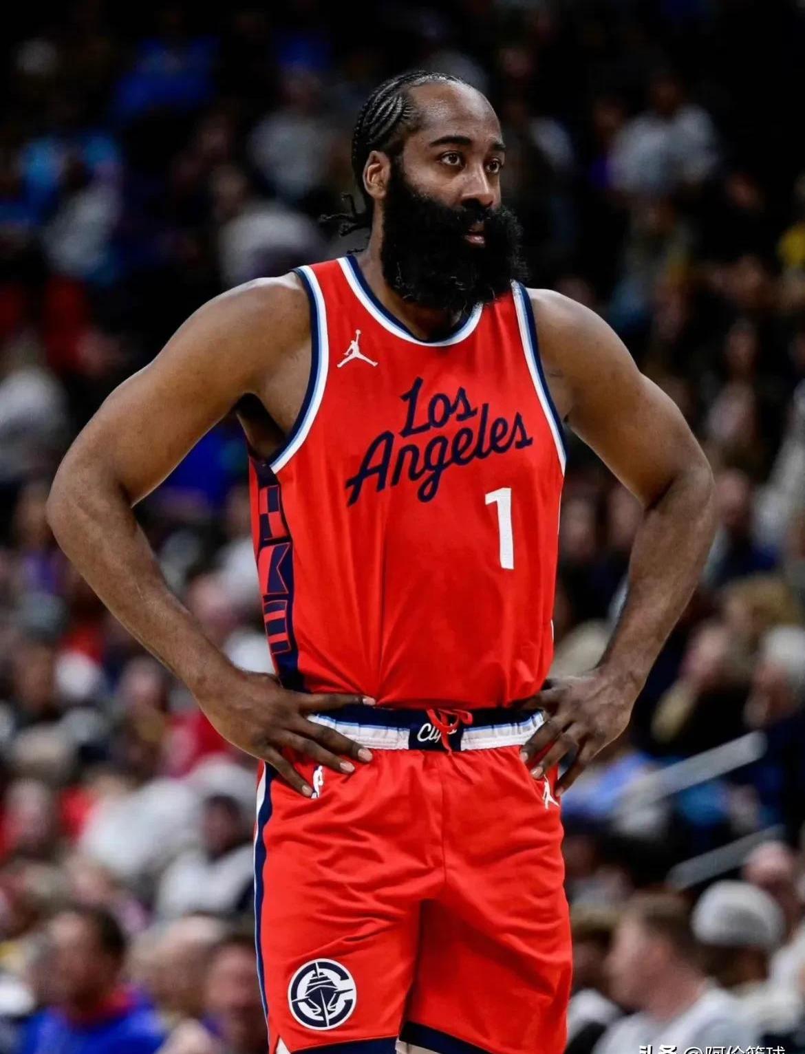 哈登遭遇伤病困扰,篮网队面临挑战 哈登遭遇伤病困扰,篮网队面临挑战