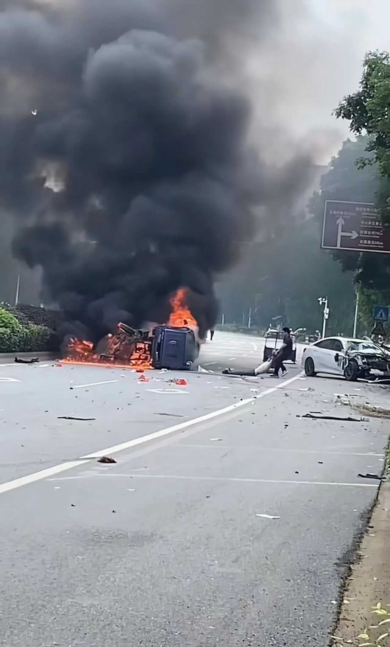强强碰撞,火花四溅,场面惊险刺激的简单介绍 强强碰撞,火花四溅,场面惊险刺激的简单介绍