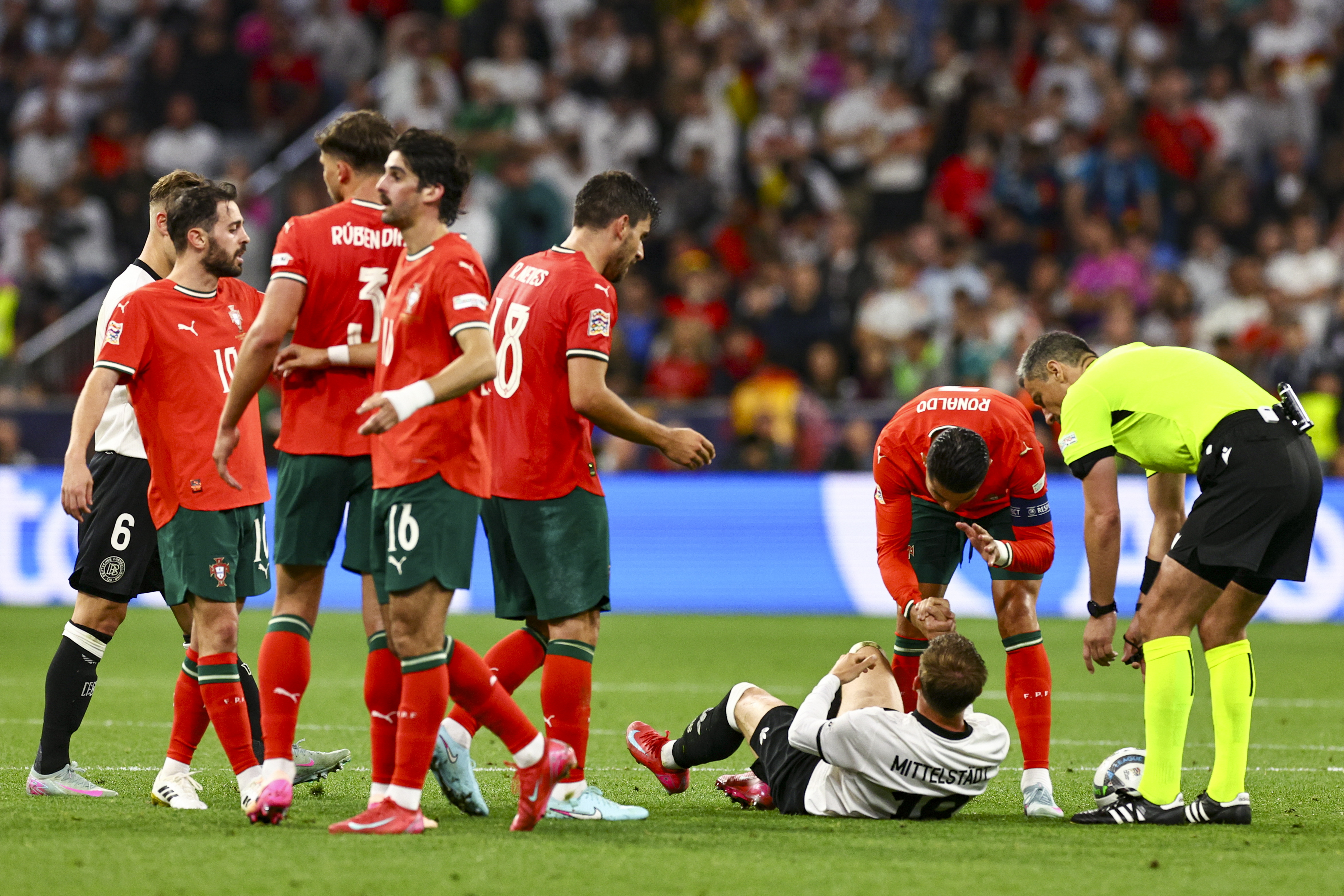 欧洲赛事精彩纷呈葡萄牙迎战德国队 欧洲赛事精彩纷呈葡萄牙迎战德国队