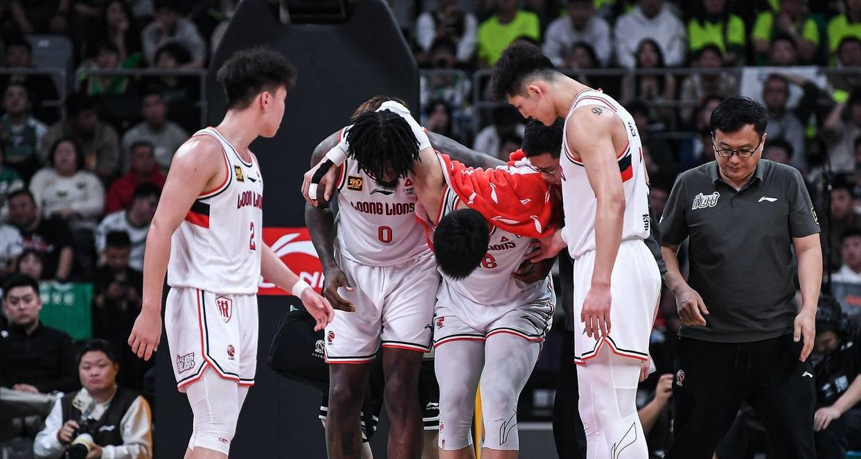 核心球员受伤,中国篮球队遭遇挑战 核心球员受伤,中国篮球队遭遇挑战