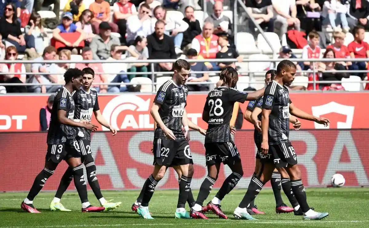 爱游戏登录入口-热刺客场不敌沃特福德，陷入四连败危机