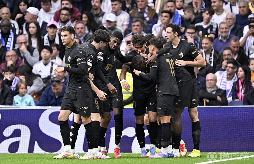 爱游戏中国官网-瓦伦西亚踢进绝杀，赢得惊险胜利