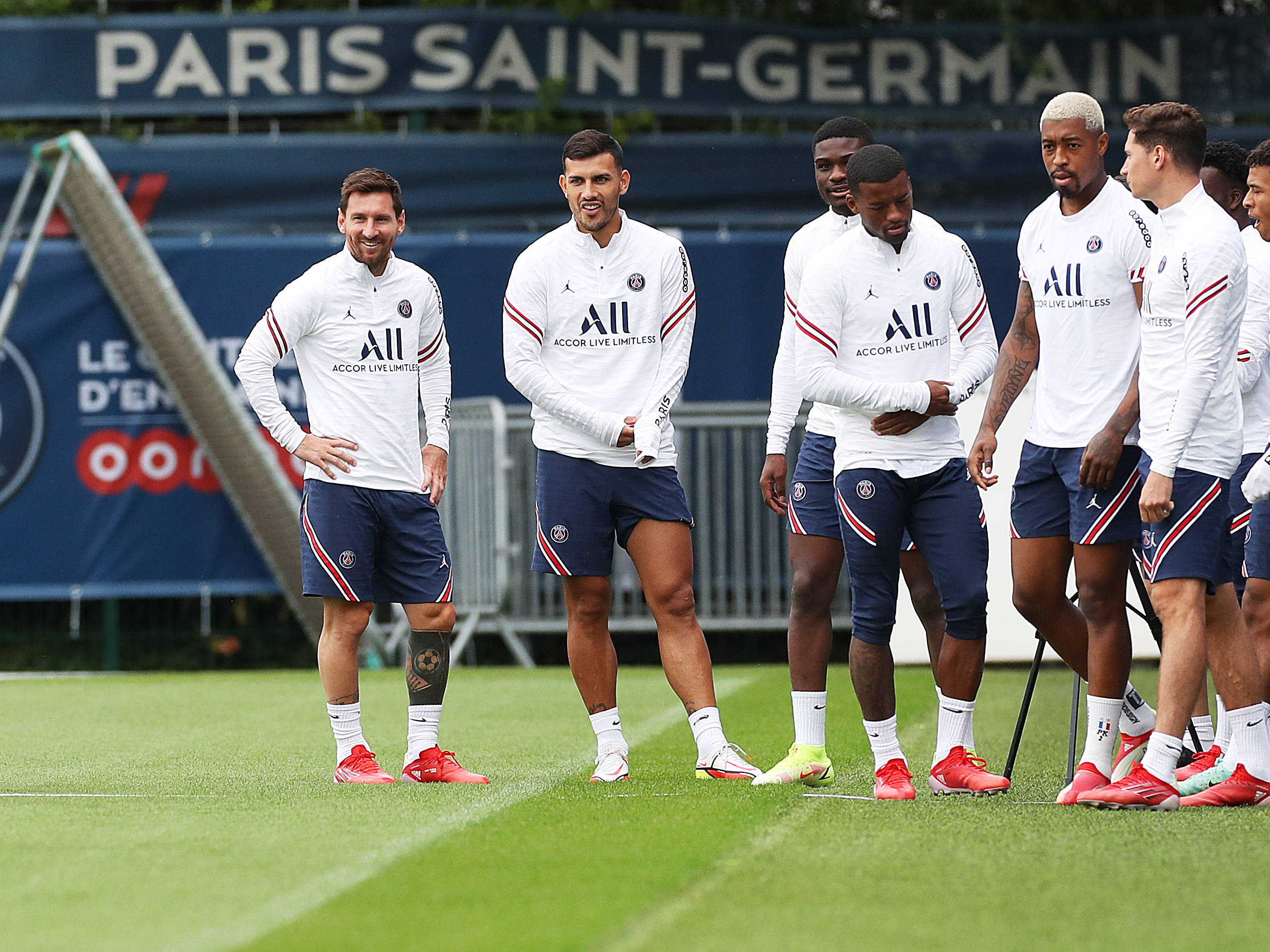 关于巴黎圣日耳曼体育俱乐部教练新训练计划曝光!的信息 关于巴黎圣日耳曼体育俱乐部教练新训练计划曝光!的信息